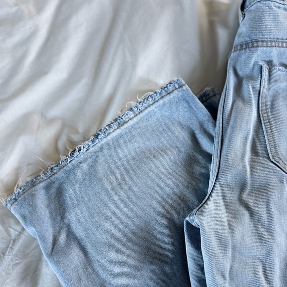 Zara Wide-Leg Light Wash Jeans - Picture 2 of 4